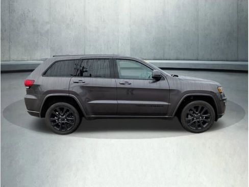 Used 2019 Jeep Grand Cherokee Altitude image 8