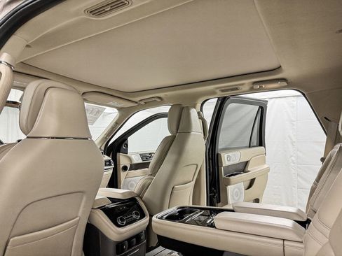 Used 2018 Lincoln Navigator Reserve w/ Technology Package AWD/4WD image 14