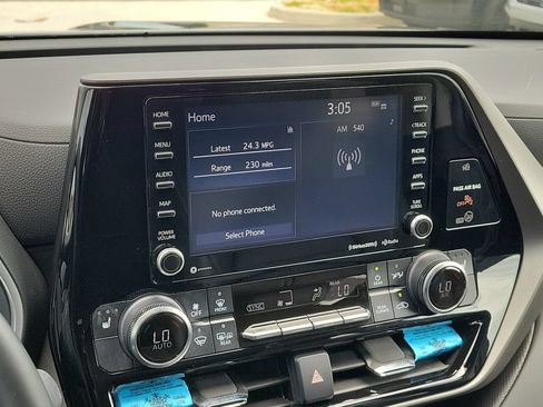 Used 2022 Toyota Highlander XLE FWD image 20
