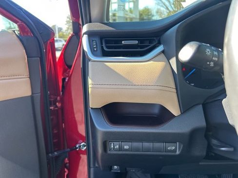 Used 2020 Toyota RAV4 Limited image 28