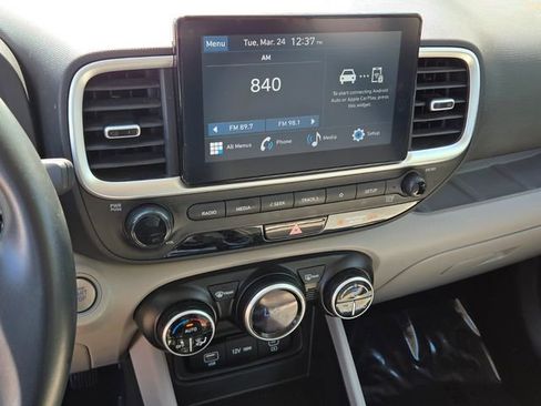 Used 2025 Hyundai Venue SEL image 25