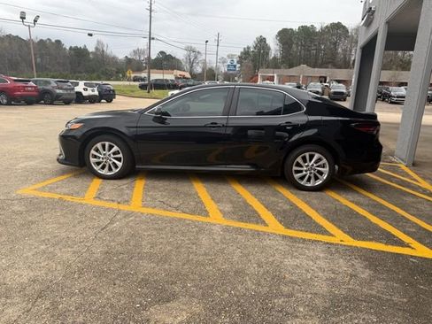 Used 2023 Toyota Camry LE w/ Convenience Package image 6