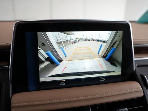 Used 2024 Chevrolet Suburban Premier image 32