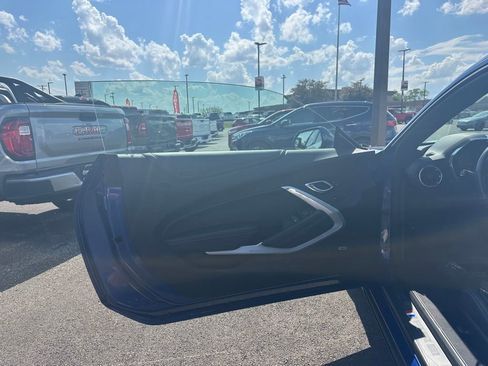 Used 2019 Chevrolet Camaro SS RWD image 8