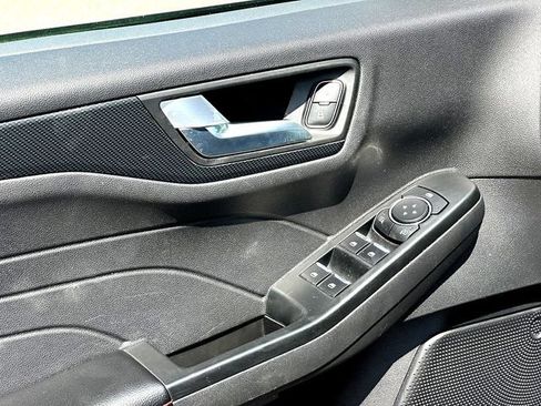 Used 2025 Ford Escape ST-Line FWD image 11