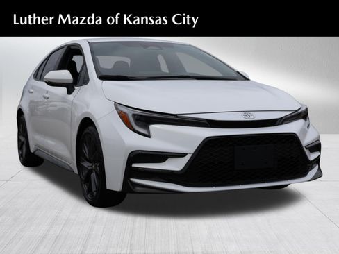 Used 2025 Toyota Corolla SE FWD image 1