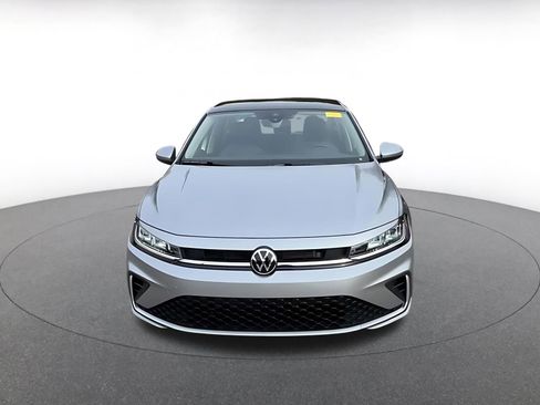 Used 2025 Volkswagen Jetta SE image 4