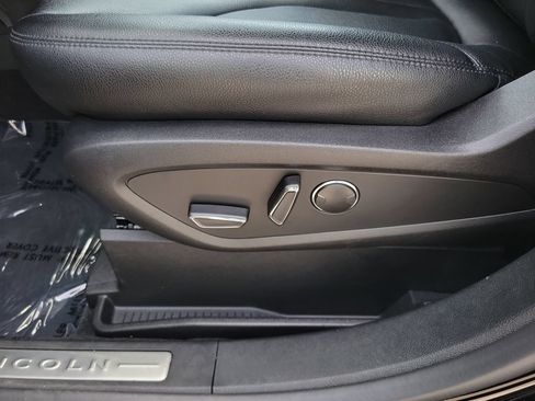 Certified 2022 Lincoln Nautilus FWD image 14