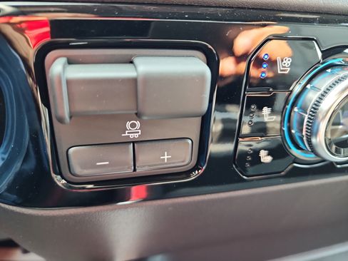 New 2026 GMC Sierra 2500 SLT w/ SLT Convenience Package image 17