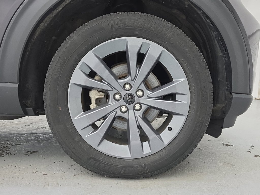 Used 2022 Ford Explorer XLT w/ Equipment Group 202A AWD/4WD image 18