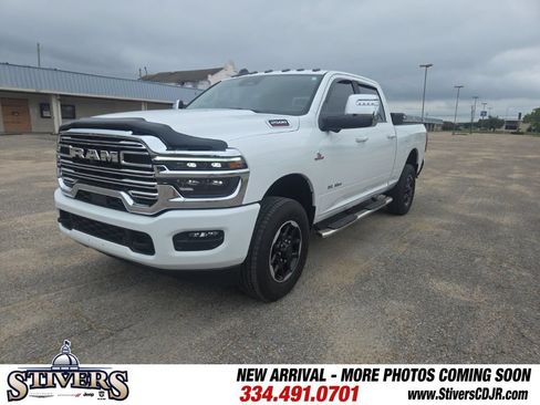 Used 2025 RAM 2500 Laramie AWD/4WD image 3
