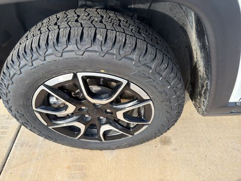 Used 2024 Jeep Compass Trailhawk image 9