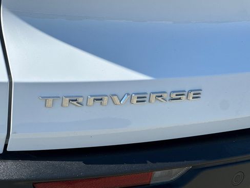 Used 2025 Chevrolet Traverse LT FWD image 28