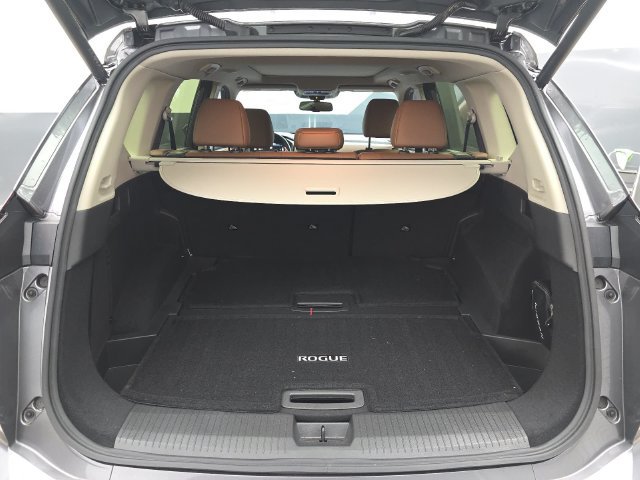 Used 2025 Nissan Rogue Platinum w/ Tech Package FWD image 12