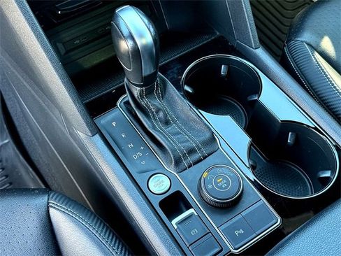 Used 2022 Volkswagen Atlas Cross Sport SE image 21