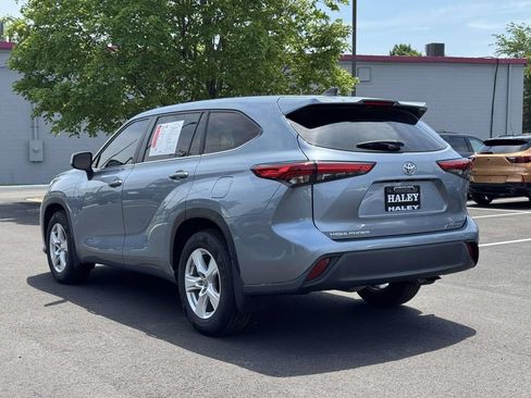 Used 2023 Toyota Highlander LE AWD/4WD image 25