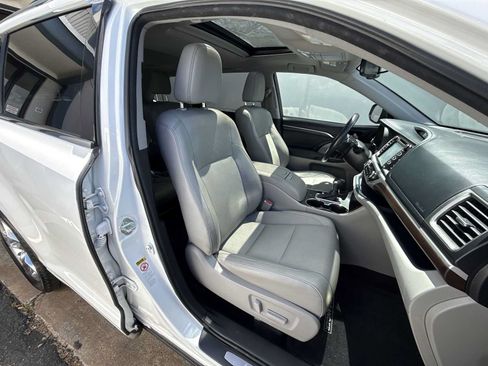 Used 2015 Toyota Highlander Limited FWD image 27