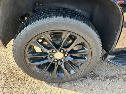 Used 2019 Cadillac Escalade Luxury RWD image 9