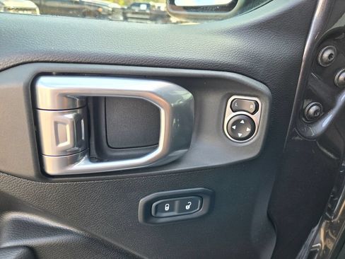 Used 2023 Jeep Gladiator Sport AWD/4WD image 14