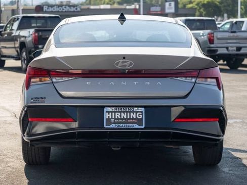 Used 2025 Hyundai Elantra SEL FWD image 4
