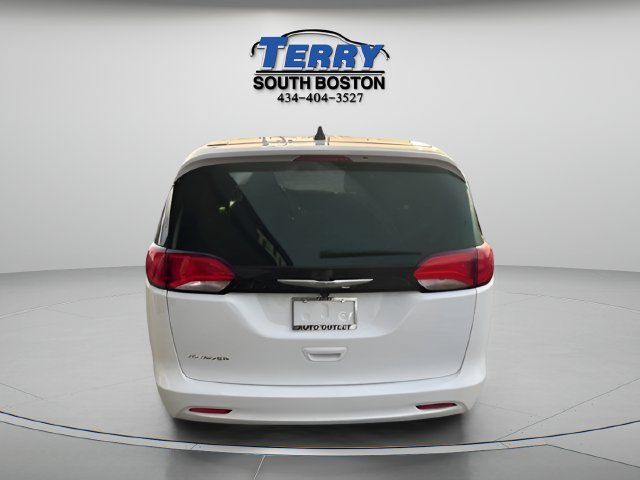 Used 2022 Chrysler Voyager LX FWD image 6