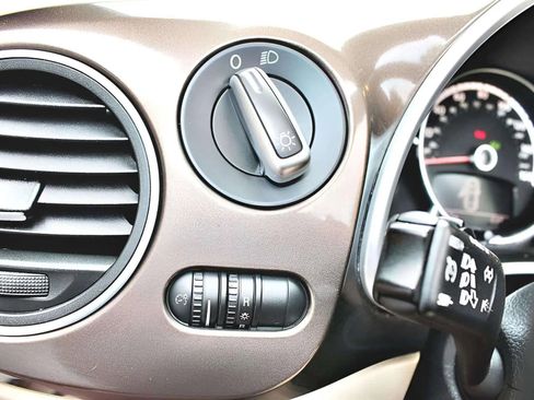 Used 2013 Volkswagen Beetle 2.5 image 13