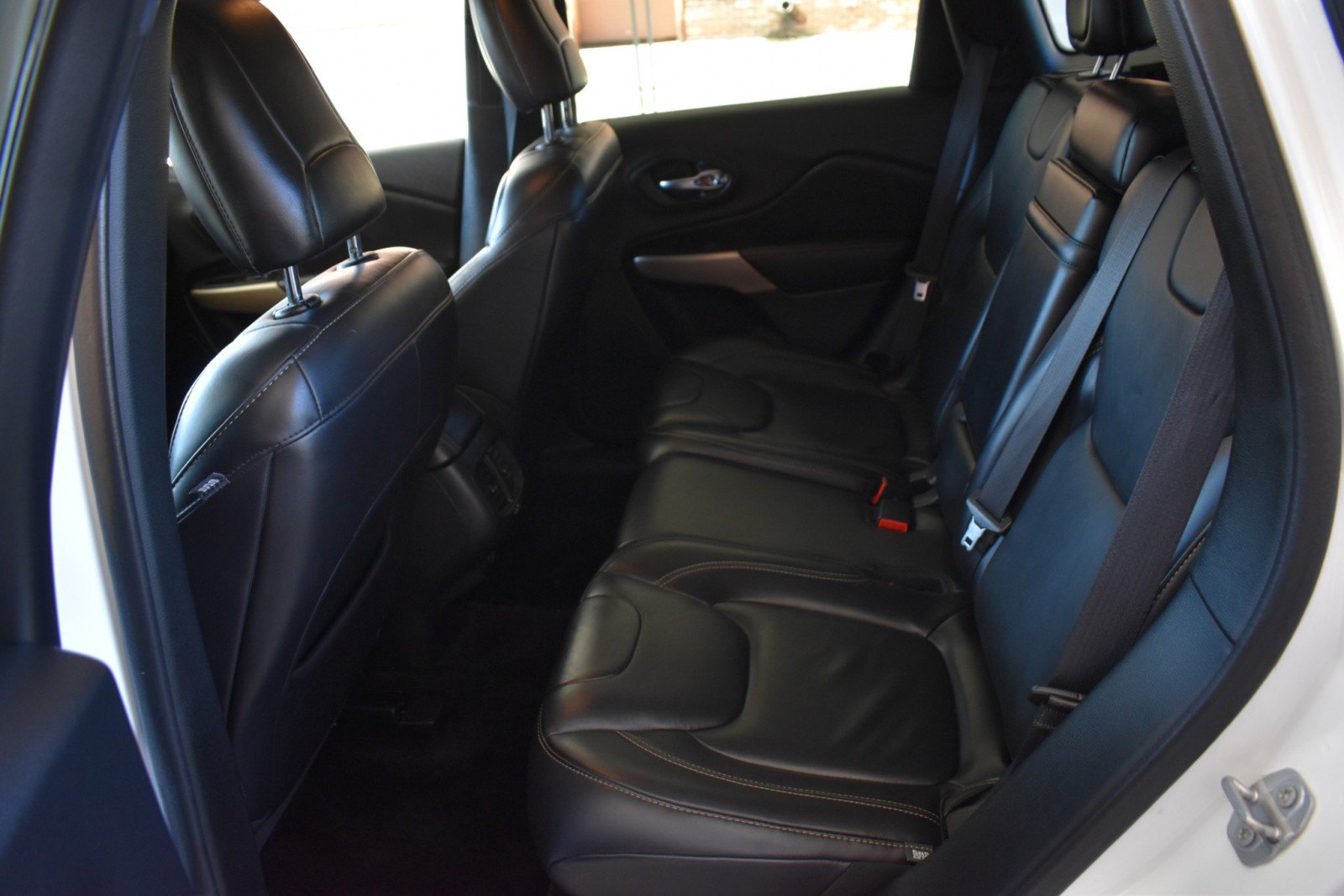 Used 2017 Jeep Cherokee Limited AWD/4WD image 29