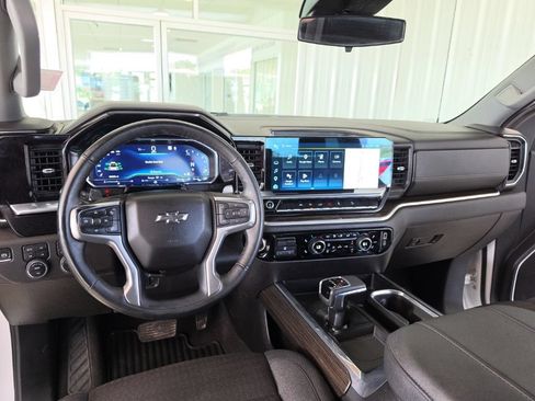 Used 2025 Chevrolet Silverado 1500 RST w/ Z71 Off-Road Package AWD/4WD image 17