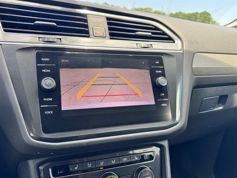 Used 2018 Volkswagen Tiguan SE w/ Front Fog Lights Package FWD image 8