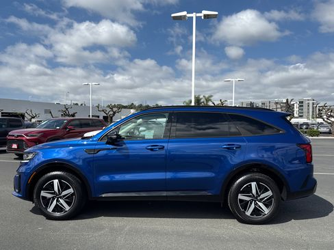 Used 2023 Kia Sorento EX w/ Panoramic Sunroof Package image 4