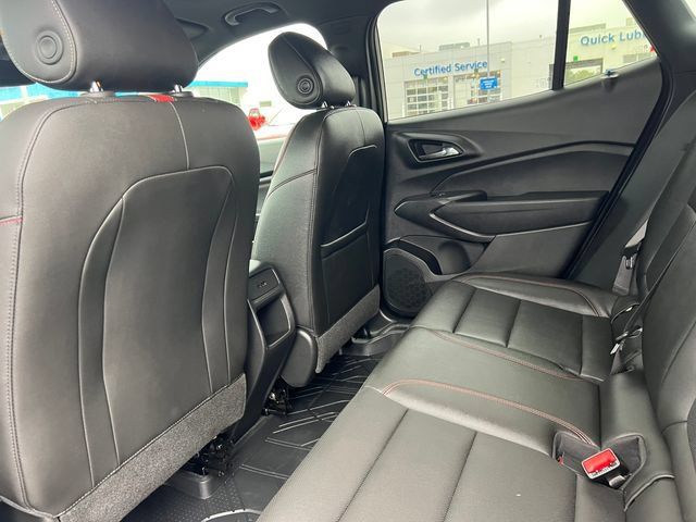Used 2026 Chevrolet Trax RS w/ Sunroof Package FWD image 32