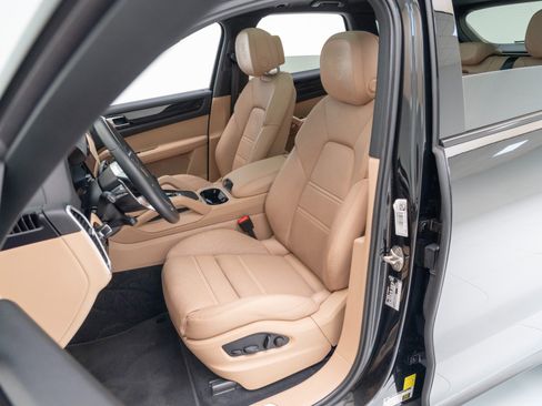 Certified 2023 Porsche Cayenne image 5