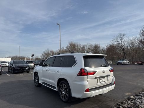 Used 2021 Lexus LX 570 4WD w/ Luxury Package image 3