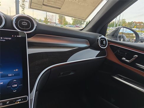 Used 2026 Mercedes-Benz GLC 300 4MATIC image 23