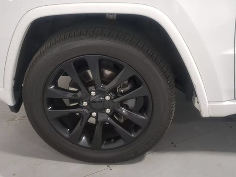 Used 2019 Jeep Grand Cherokee Altitude AWD/4WD image 17