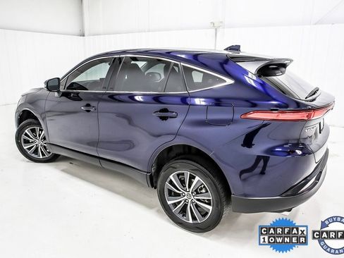 Used 2023 Toyota Venza LE image 4