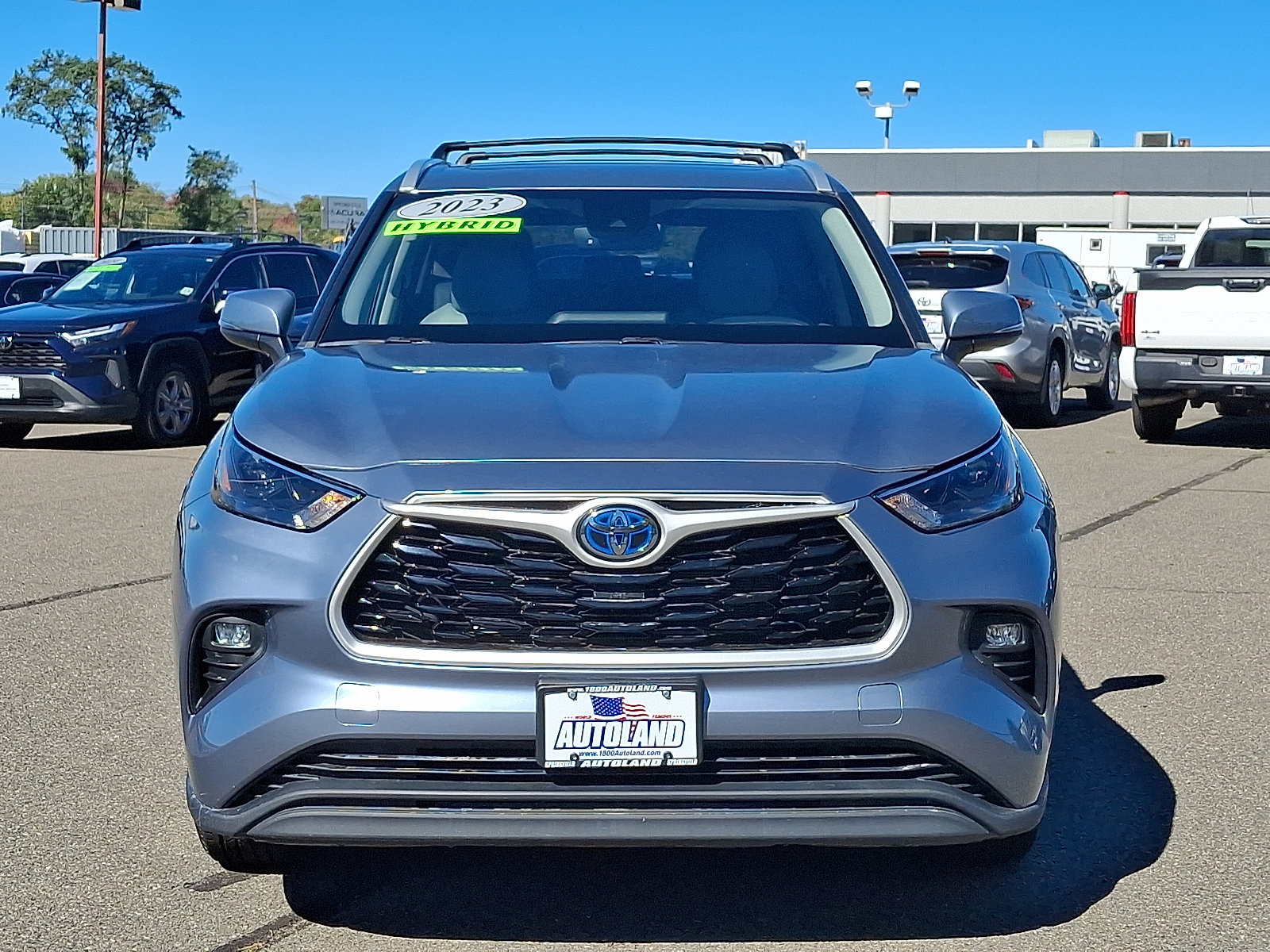 Used 2023 Toyota Highlander XLE AWD/4WD image 2