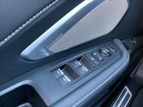 Used 2025 Acura RDX SH-AWD w/ Technology Package image 35