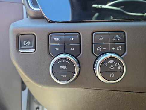 Used 2022 GMC Sierra 1500 SLT w/ SLT Convenience Package AWD/4WD image 25