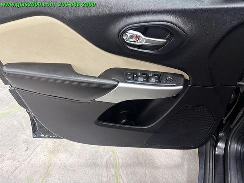Used 2017 Jeep Cherokee Sport w/ Safety Group AWD/4WD image 28