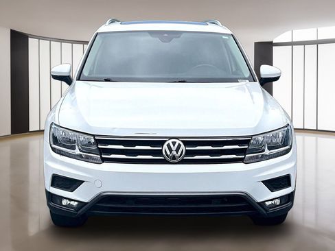 Used 2020 Volkswagen Tiguan SEL FWD image 2