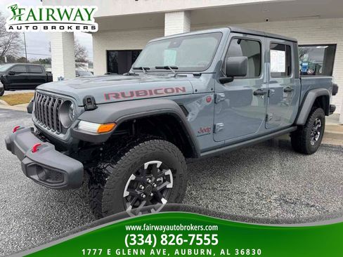 Used 2025 Jeep Gladiator Rubicon w/ Convenience Group AWD/4WD image 3