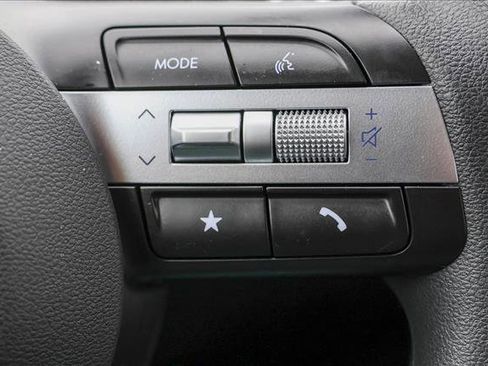 Certified 2025 Hyundai Tucson SE image 16