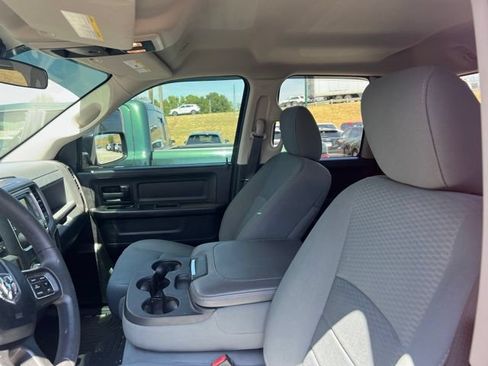 Used 2019 RAM 1500 Express w/ Express Value Package AWD/4WD image 5