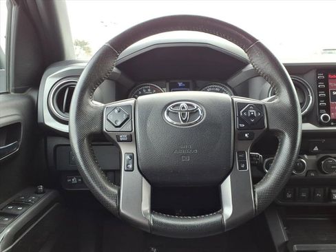 Used 2021 Toyota Tacoma TRD Sport w/ Technology Package image 18