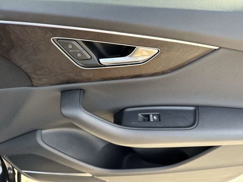 Used 2021 Audi Q8 Premium Plus w/ Premium Plus Package image 45