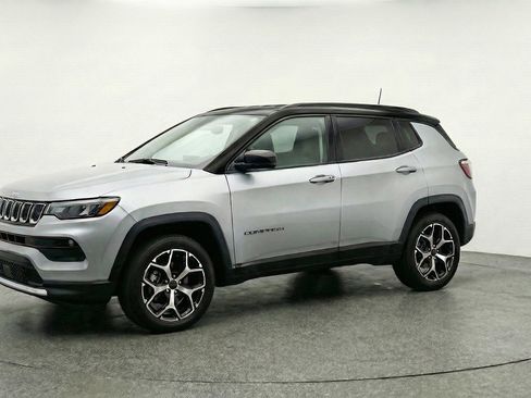 Used 2025 Jeep Compass Limited image 3