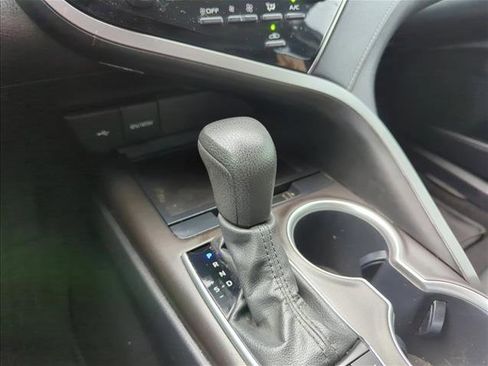 Used 2022 Toyota Camry LE image 10