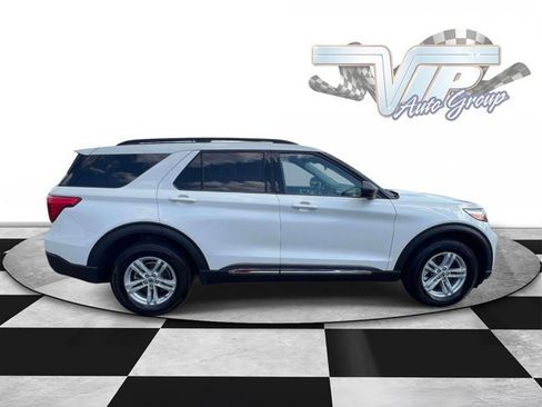 Used 2024 Ford Explorer XLT w/ Equipment Group 202A AWD/4WD image 5