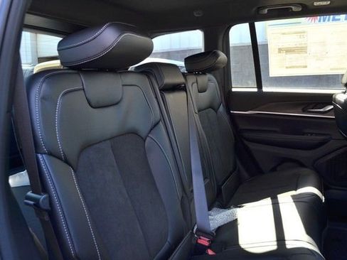 New 2026 Jeep Grand Cherokee Altitude image 32